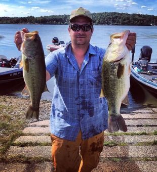 A picture-perfect Largemouth catch!