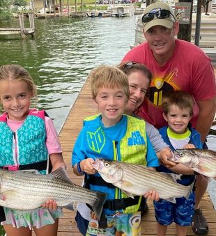 Smith Mountain Lake bass fishing	