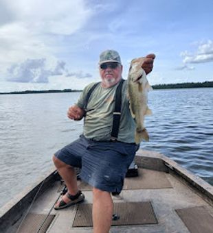 Top Lake Seminole fishing guide on duty