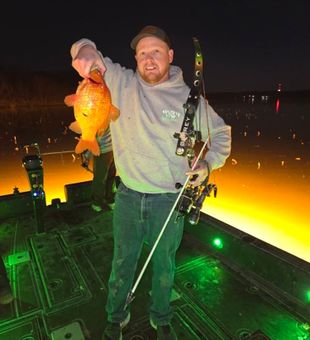 Ohio bowfishing action on the water