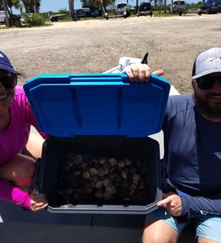 Discover the crystal-clear waters of Homosassa, FL, and enjoy an unforgettable scalloping adventure that's perfect for families, friends, and first-time snorkelers.