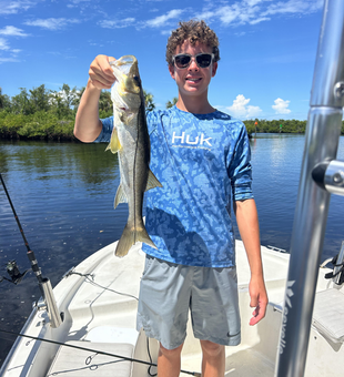 Reeling in a big snook with deep sea finesse in Punta Gorda!