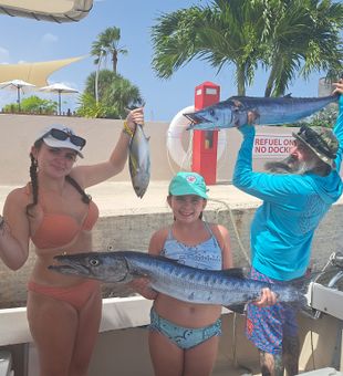 Energetic crew with Wahoo and Tuna success!