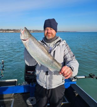 Trophy-class action during salmon fishing in Lake Michigan, WI – Port Washington charter trip with steady hookups.