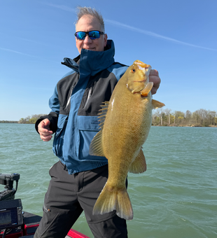 Buffalo smallmouth bass brought in using drift fishing technique!