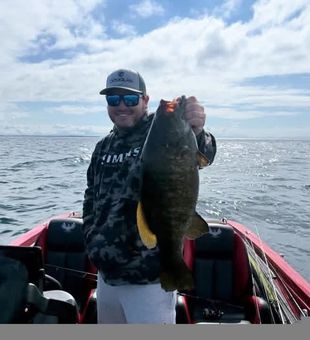 Hook into the action with an unforgettable bass fishing trip in Buffalo, NY, where trophy smallmouth bass and world-class waters await.