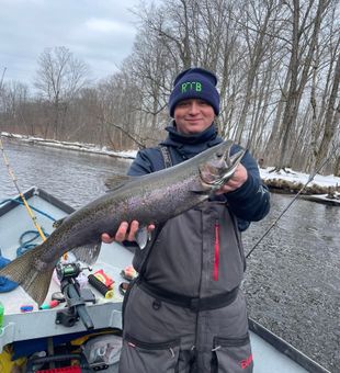 Guided fishing in Oswego Rver.