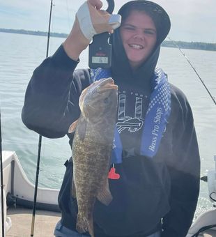 Fully equipped fishing charter in Lake Erie.