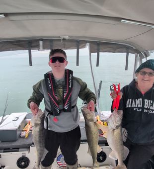 Epic Lake Erie walleye catch on a cloudy day!