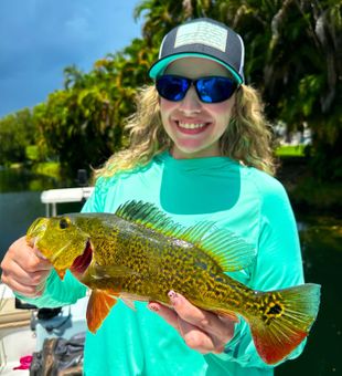 Speckled pattern on this Peacock Bass