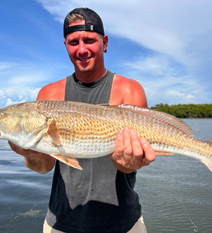 Huge redfish caught while trolling on a clear day in Crystal River!