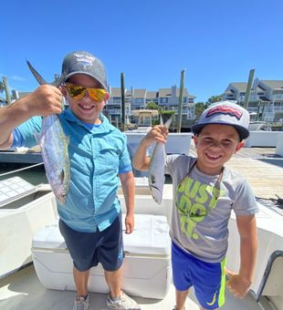 Florida fishing charter 🎣 Kids with Spanish mackerel catch!