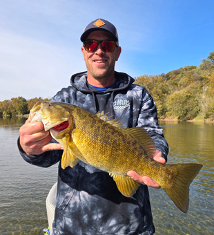 Nice smallmouth bass using jigging and fly fishing on a partly cloudy day!