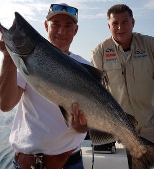 Big Chinook salmon catch on Lake Ontario