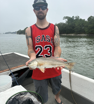 Hooking reds with light tackle on a partly cloudy day!
