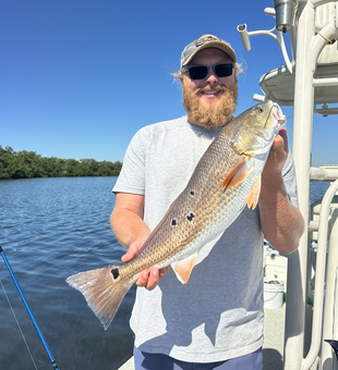 Nice redfish caught using deep sea jigging in clear conditions!