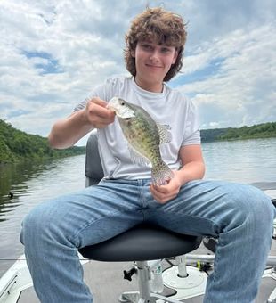 Create lasting memories with a guided fishing adventure on Pomme de Terre Lake, perfect for anglers of every skill level.