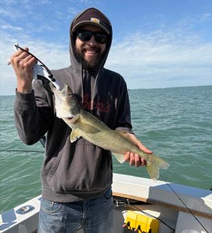 Nice Port Clinton walleye brought to the boat!