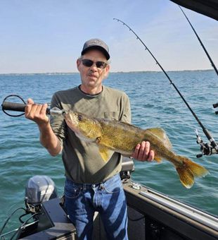 Big Walleye pulled from deep water!