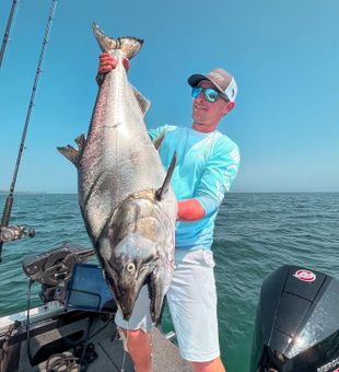 Gigantic tuna on board1