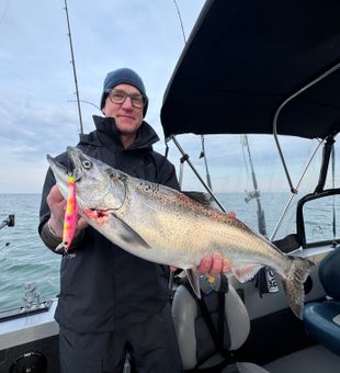 Beautiful Dunnville Chinook salmon making memories on the water!