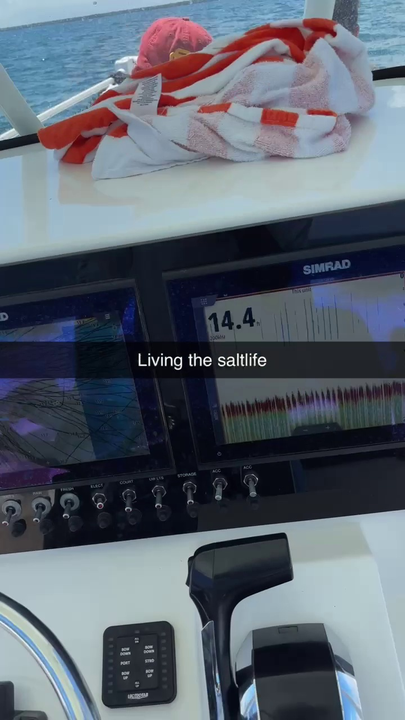 defaultImg
