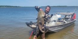 Guided Hand Fishing East Texas Pontoon Boat image 0