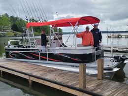 Hooknup River And Lake Guide Service Angler Qwest boat image 0