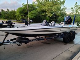 Show Me Fish Guide Service Basscat Boat image 0