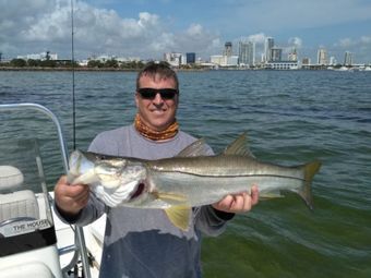Simply Reel Inshore Fishing Boat manufacturer Mako Boat