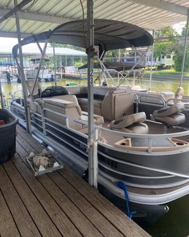Castaways Fishing Guide Sportsman Boat