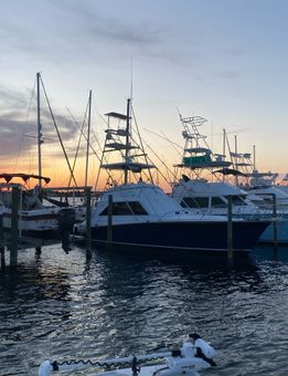 Bendin Rods Fishing Charters Ocean Yachts boat