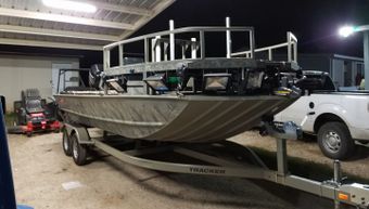 Twisted Arrow Bowfishing Tracker 2072 CC Sportsman (Center console) boat