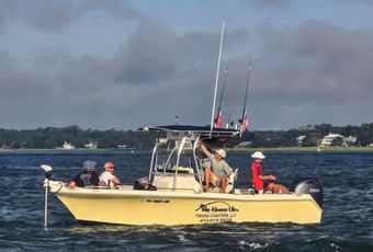 ALL HOOKED UP FISHING CHARTERS LLC Sea Hunt Boat