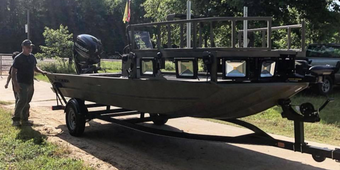 Stick and Stack Bow Fishing Grizzly Tracker Boat