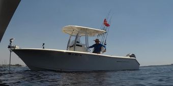 Stow Away Fishing Sea Hunt (Center console) Boat