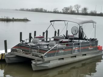Captain Scott’s Catfish Charter Pontoon boat