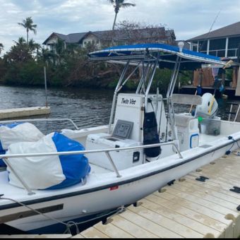 Outlaw Charters, Fort Myers Beach Twin Vee boat