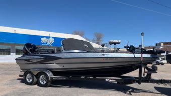 Calamus Reservoir fishing guide service Triton boat