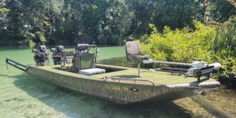 Carpe Noctum Outfitters & Lodge Gatortrax Boat