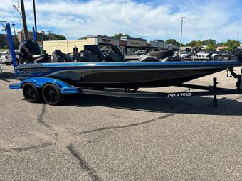 Fishing with Cam Nitro Boat