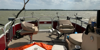 Mr. Wayne's Guide Service Sun Tracker Boat