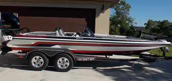 Hill Country Bass Coach Skeeter (Bass boat) boat