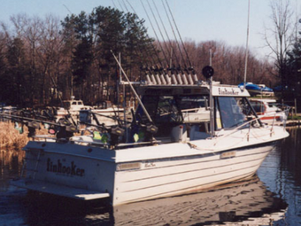 Finhooker Charters Penn Yan (Cuddy cabin Pro Hunter) Boat