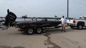 Bass Fishing With Eddie Phoenix 921 Boat