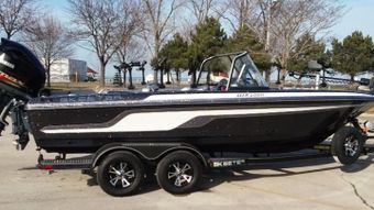 Eyecatching Guide Service Skeeter (Dual Console) boat