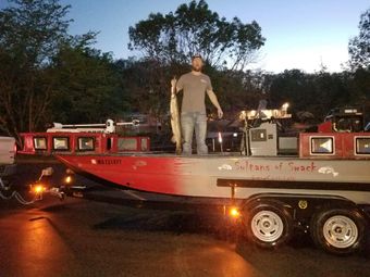 Loz Bowfishing & Adventure Charters Sea Ark Boat