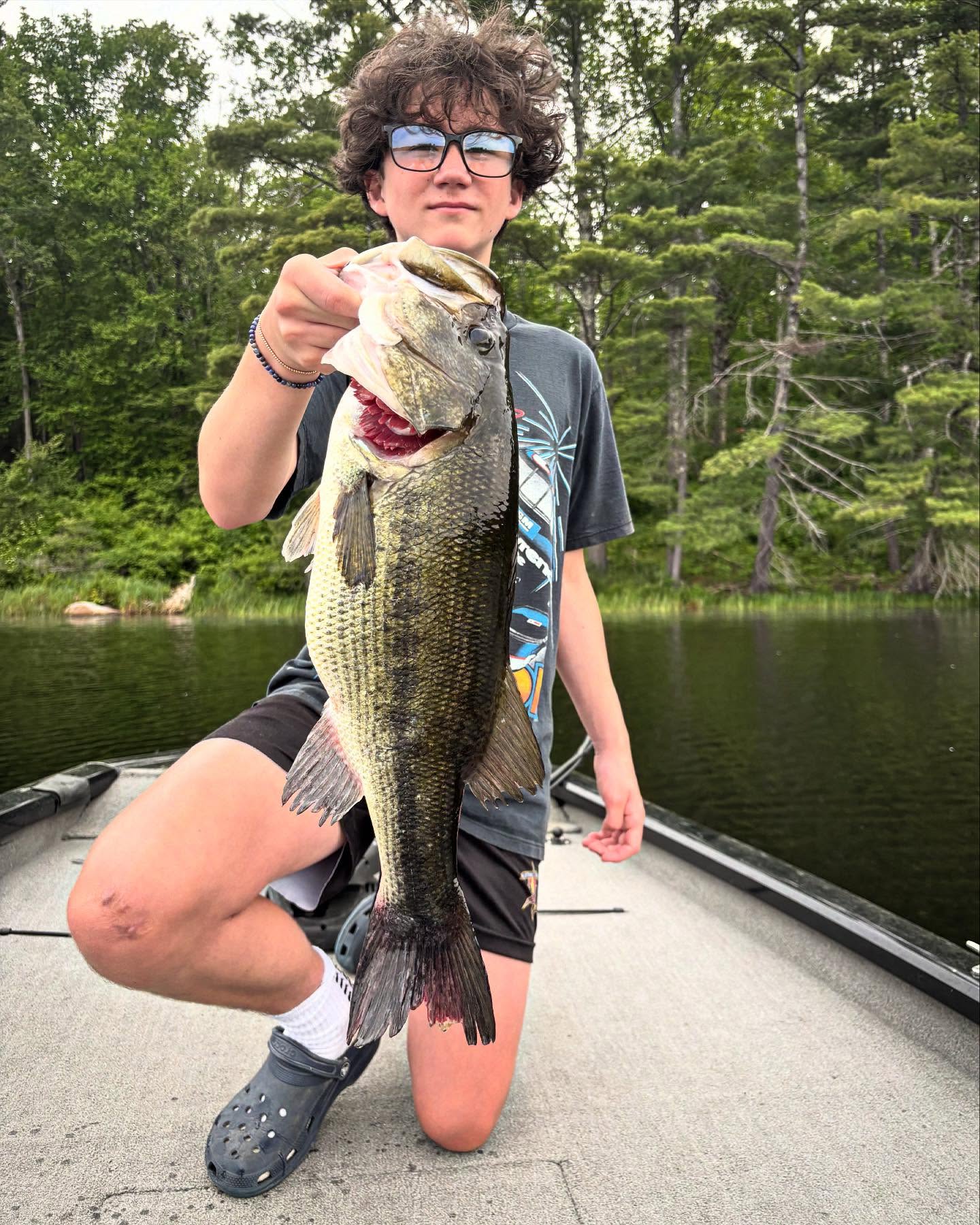 Catch largemouth bass with guide