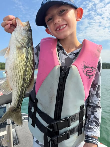 Chase aggressive bass in the crystal-clear lakes of Branson, Missouri, with a guided fishing experience tailored to your goals.