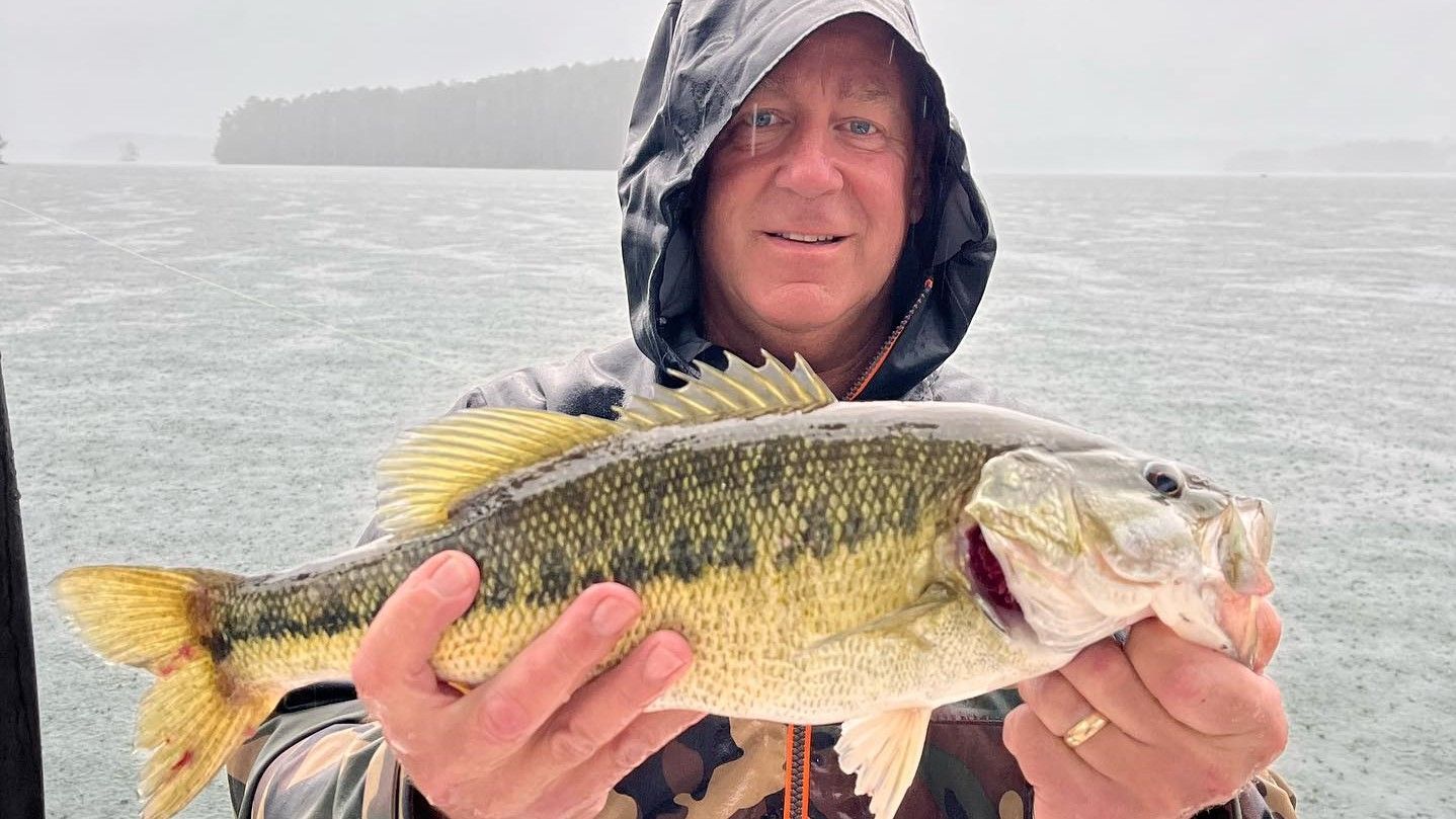 Premier Lake Lanier Bass Fishing | Pullin' Tail